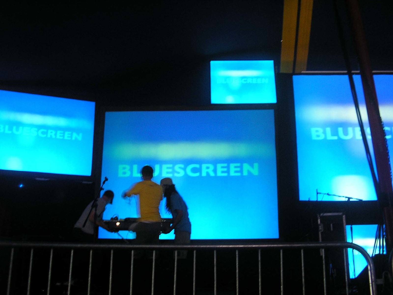 Bluescreen at The Cube