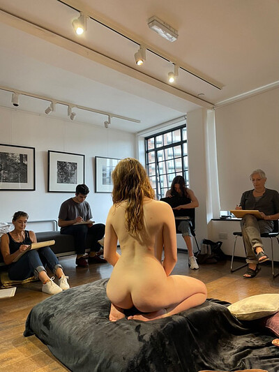 Lovely Life Drawing at Hours Space